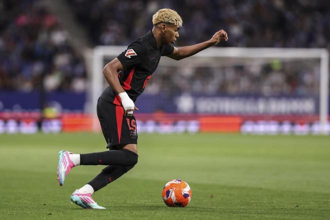 火箭末节爆发连扳三分险胜国王