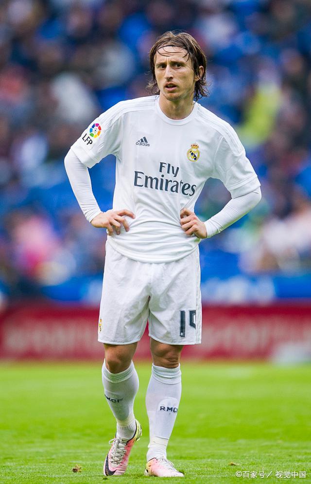 球迷怒喷后蹇韬回应：输球又怎么样？随后被韦世豪、甘超拦下